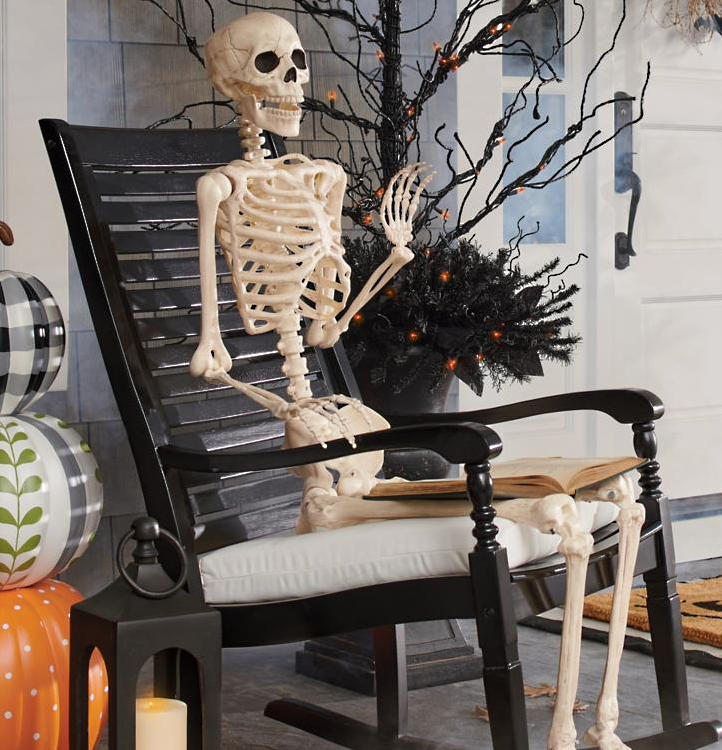 1PC 5.5FT Halloween Skeleton Decoration Props with Red Glowing Eyes and Sound Sensing and Chin Moving Functions.（副本）